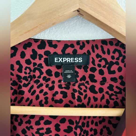 Express Animal Print Blouse - Picture 2 of 3